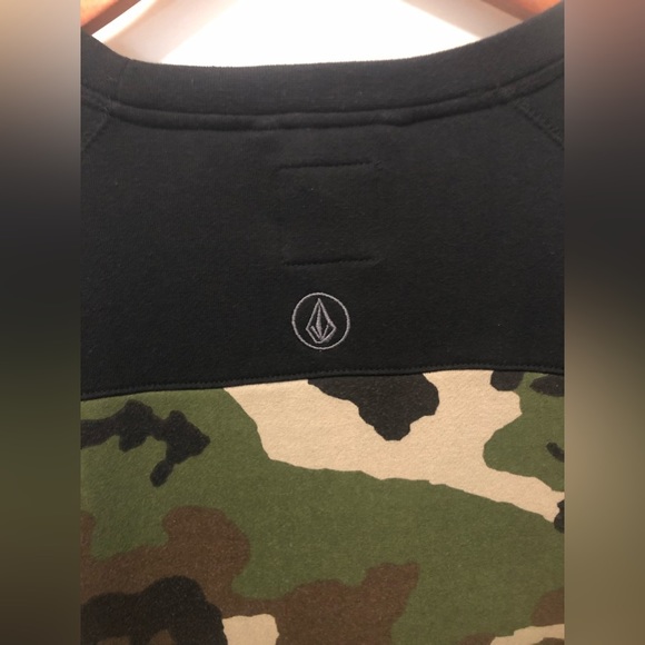 Volcom Snowboarding Mens Crew Neck Black / Camo Sweatshirt Longer Loose Size XL - Picture 3 of 6